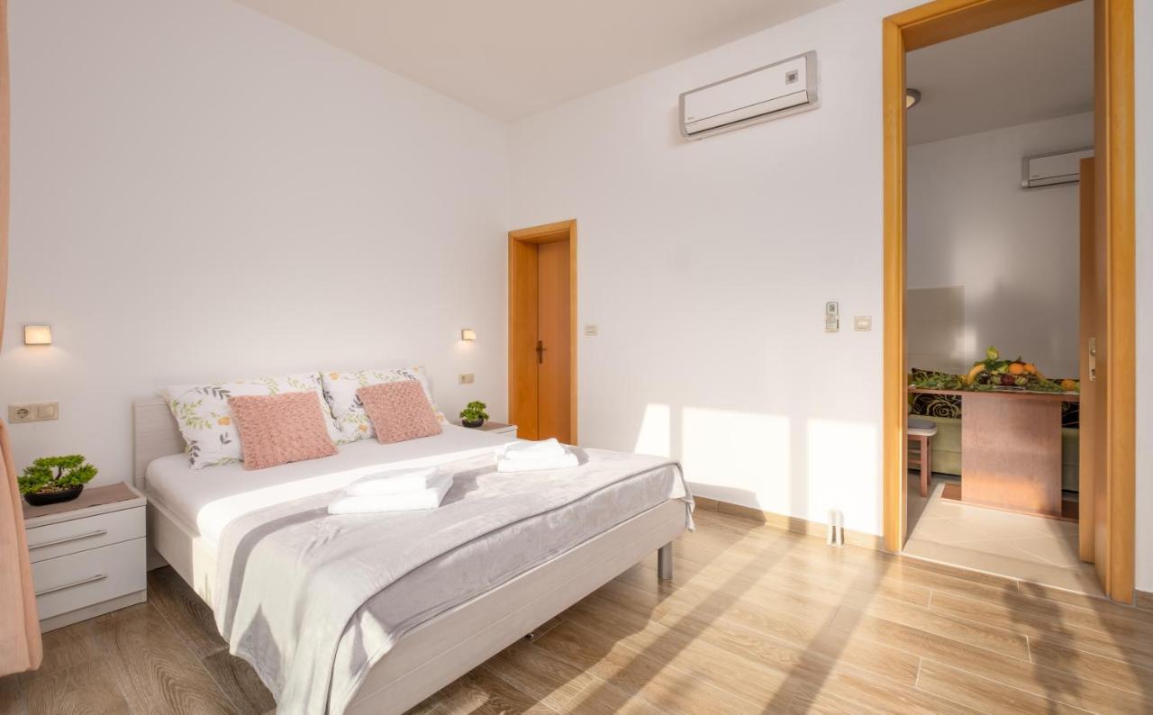 מליני Studio Apartment Brigita מראה חיצוני תמונה