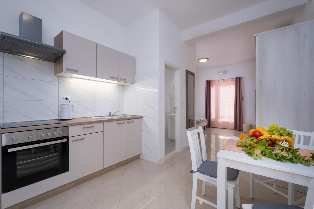 מליני Studio Apartment Brigita מראה חיצוני תמונה
